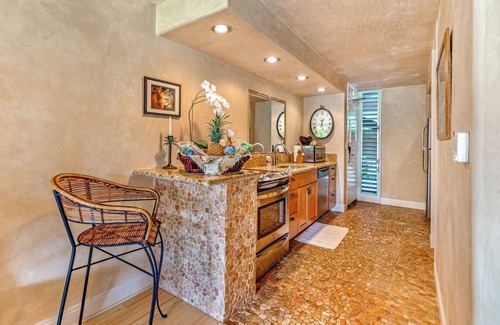 Kaanapali Condo | Family Retreat on Kaanapali Beach Impeccably Maintained Poolside Location