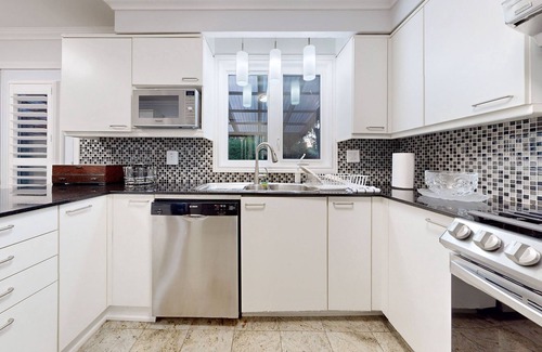 L'Amoreaux House | Family Retreat: Scarborough Gem