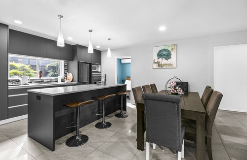 Greenlane - Ellerslie House | Family Retreat with Private Spa & Outdoor Oasis
