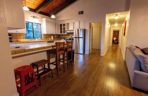 Boyes Hot Springs House | Family Retreat & Workspace! Near 30+ vineyards and Plaza! Parking. WiFi.