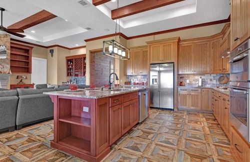 Onalaska House | Family Retreat✶Lake Livingston Luxury✶Private Pier