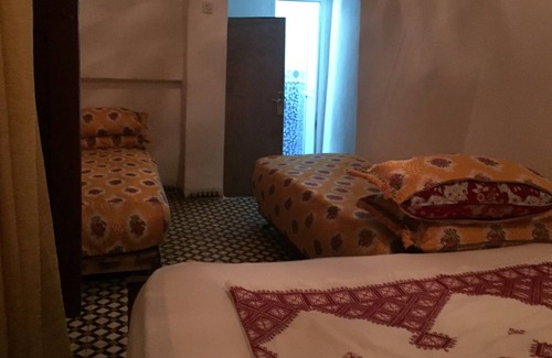 Quartier Al Adarissa House | Family Room for 6 peoples Sunny Riad Inside Medina Fes El Bali