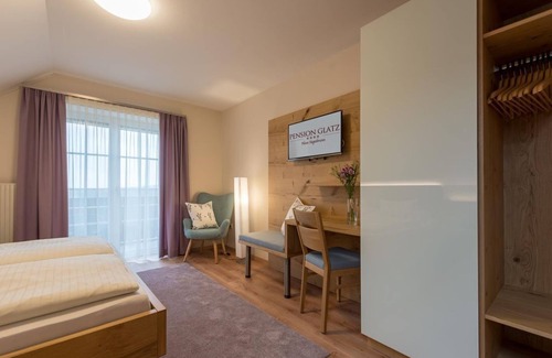 Bad Waltersdorf Bed & Breakfast | Family room - Glatz "Haus Siegesbrunn"