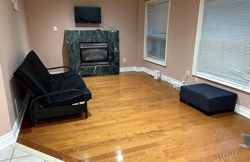 Brampton House | Family Room in Brampton - Room 2