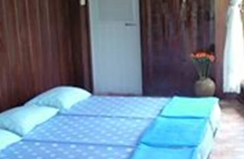 Suan Luang House | Family ROOM Riverside Homestay in Ampawa
