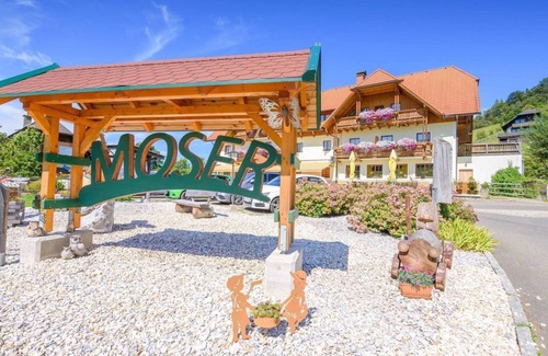 Karchau House | Family room, separate toilet and shower - Alpengasthof Moser