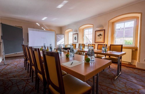 Neckarzimmern House | Family room Tower room with view of the castle courtyard - Hotel-Restaurant Burg Hornberg