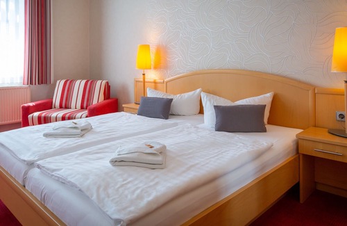 Kyritz Apartment | Family room with terrace (shower/toilet)
