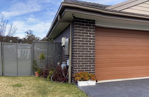 Fletcher House | Family size quiet house - nice 3 bedroom home 25 minutes to CBD