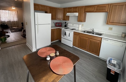 Bayshore - Klatt Apartment | Family size Unit near Shopping