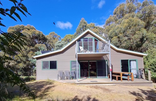 Ranelagh Cabin | Family sized Forest cabin with outdoor bath, fire, only 50 minutes from Hobart