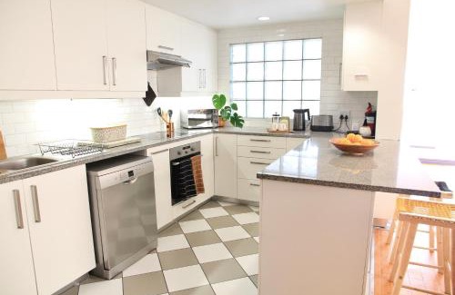 Sea Point Apartment | Family-Sized Gem Near Beach