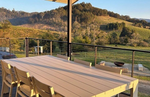 Salisbury House | Family-sized getaway in the heart of the Williams valley, near Barrington tops