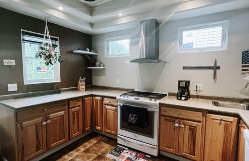 Ishpeming House | Family sized Home 10 min walk to Marina