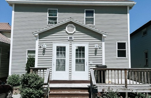Ishpeming House | Family sized Home 10 min walk to Marina