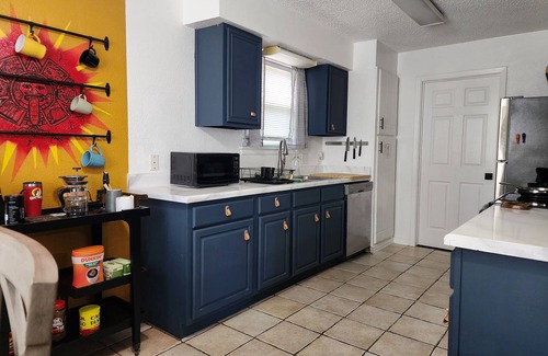 Haltom City House | Family Sized, Modern 3 bd & 2b House - Central & Close to Downtown!