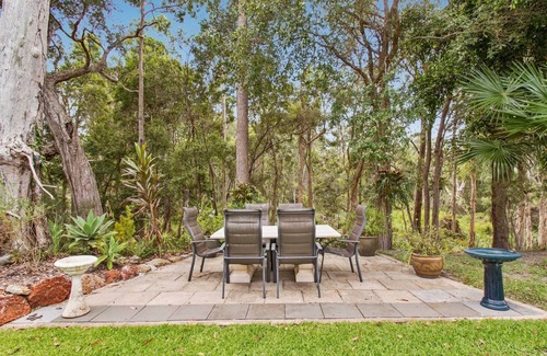 Noosaville House | Family sized, peacefully quiet