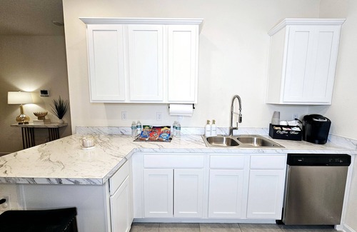 OakLeaf Plantation House | Family-sized townhome, mins from wedding venue & shopping @ Oakleaf Town Center