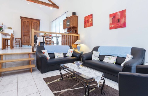 Saint-Medard House | Family Stay in Scenic Cazals