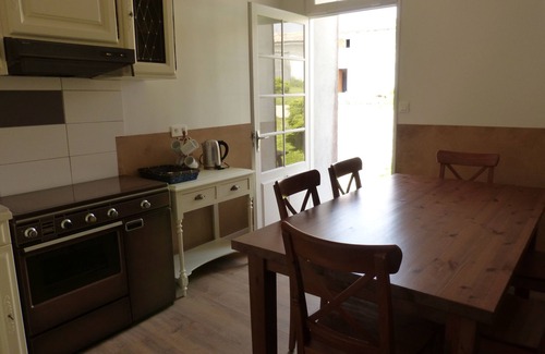 Saint-Thomas-de-Conac House | Family suite with 1 parental bedroom and 1 children's bedroom (2 beds)