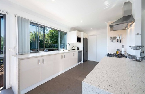 Copacabana House | "Family Tides" – Short Stroll to the Beach