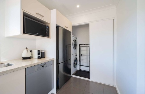 Copacabana House | "Family Tides" – Short Stroll to the Beach