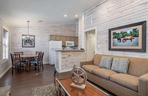 Conroe Villa | Family Vacation at Lake Conroe! | Villa + 5 Pools