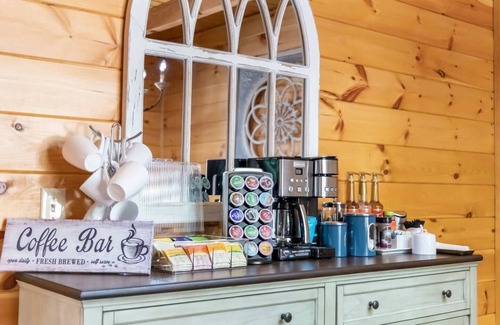 Banner Elk Cabin | Family Vacation*Mystic Glow Jungle*KidsSafari*Pets*Firepit*HotTub*Luxe Amenities