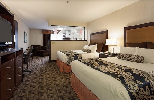 Parkrose House | Family Vacay! Modern Unit, Restaurant, Fitness Center
