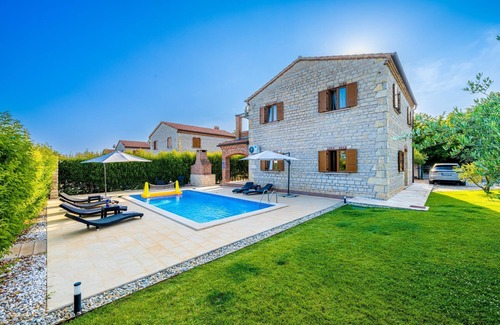 Butkovici Villa | Family Villa Berenice with Pool, Grill, Sports and Tennis court