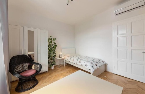 Ljubljana Apartment | Family Villa next to Tivoli Park