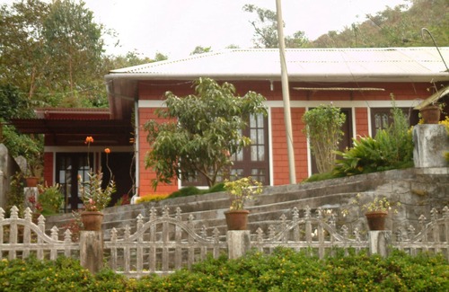 Nullatanni House | Familycare Homestay Munnar