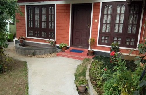 Nullatanni House | Familycare Homestay Munnar