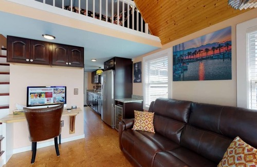 Sanford Boat Rental | Famous Houseboat