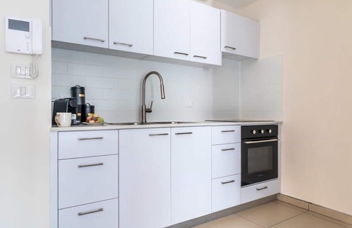 Mea She'arim Apartment | Fantastic 1BR Apartment with Parking in the city center