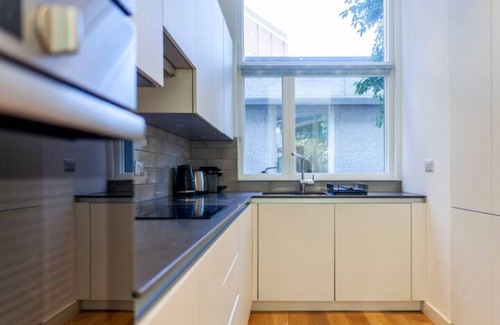 Canning Town Apartment | Fantastic 3BDR Duplex w/balcony East London