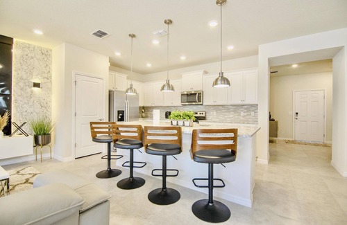 Davenport House | 🌴 Fantastic 5BR Townhome w/Game Room + Private Pool | 8mi to Disney 🎮☀️