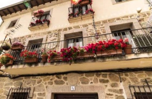 Mombeltran House | Fantastic apartment "Laura" in Mombeltran