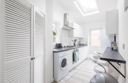 Cambridge House | Fantastic central 4-bed home *Free Parking*