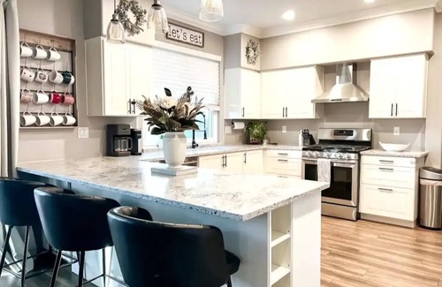 Kaufman And Broad At Cooper Ranch House | Fantastic Family Fun 5BR w Pool/Spa in Gilbert