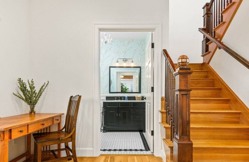 Helvetia House | Fantastic Farmland Views, Custom Country Estate, Huge Patio, BBQ, Ping Pong, 15 Miles to Portland