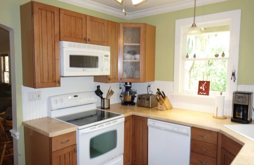 Riverside Park House | Fantastic location with huge tropical fenced yard