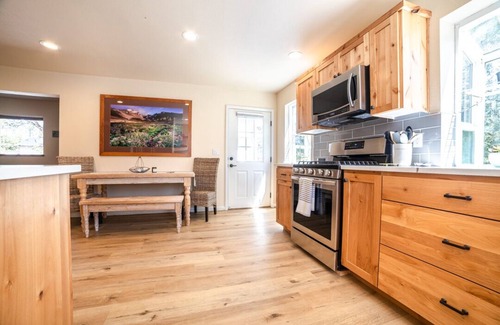 Bend House | Fantastic Location! Directly above river w/a 5 minute walk to downtown.