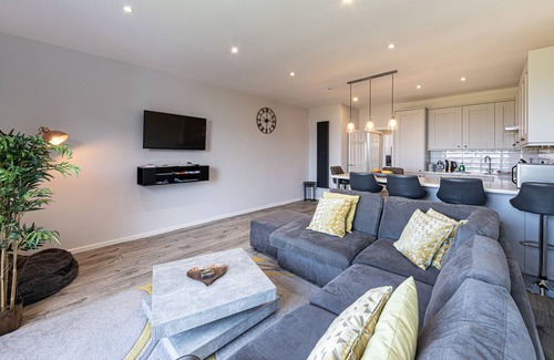 Deganwy Apartment | Fantastic Location with Stunning Estuary Views