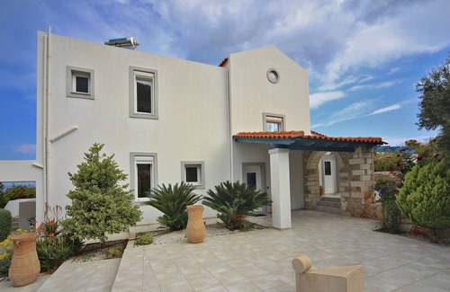 Kokkinon Khorion Villa | Fantastic luxe modern Villa, large garden, private pool, outdoor kitchen NW