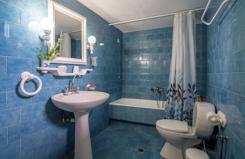 Kato Lechonia Villa | Fantastic Manor Garden Home, next to Volos & Beach