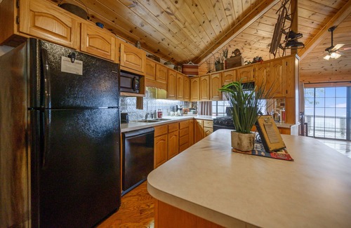 Smithville Cabin | Fantastic mountain views, game room, 16 acres, high speed Internet and privacy.