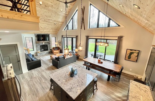 Thompsonville House | Fantastic New 8bd-4ba Betsie River Home, Game Rm, Two Family Rms, Kayaks, 6acres