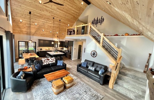 Thompsonville House | Fantastic New 8bd-4ba Betsie River Home, Game Rm, Two Family Rms, Kayaks, 6acres