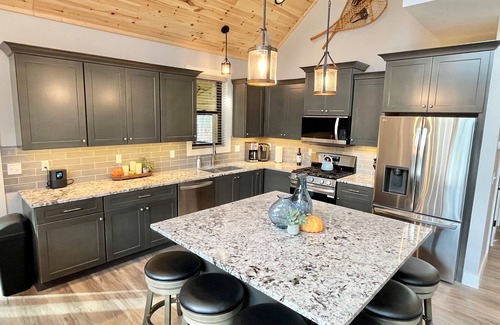 Thompsonville House | Fantastic New 8bd-4ba Betsie River Home, Game Rm, Two Family Rms, Kayaks, 6acres